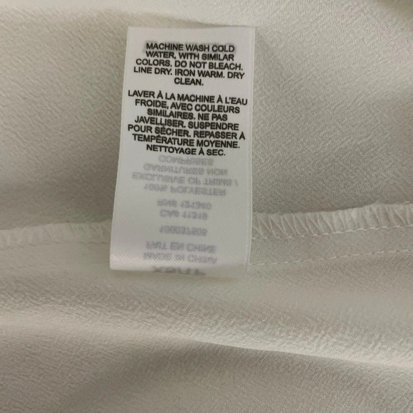 Dynamite Sleeveless Top Size XS White V-neckline Pleated Detail Neutral Basic - Picture 6 of 8